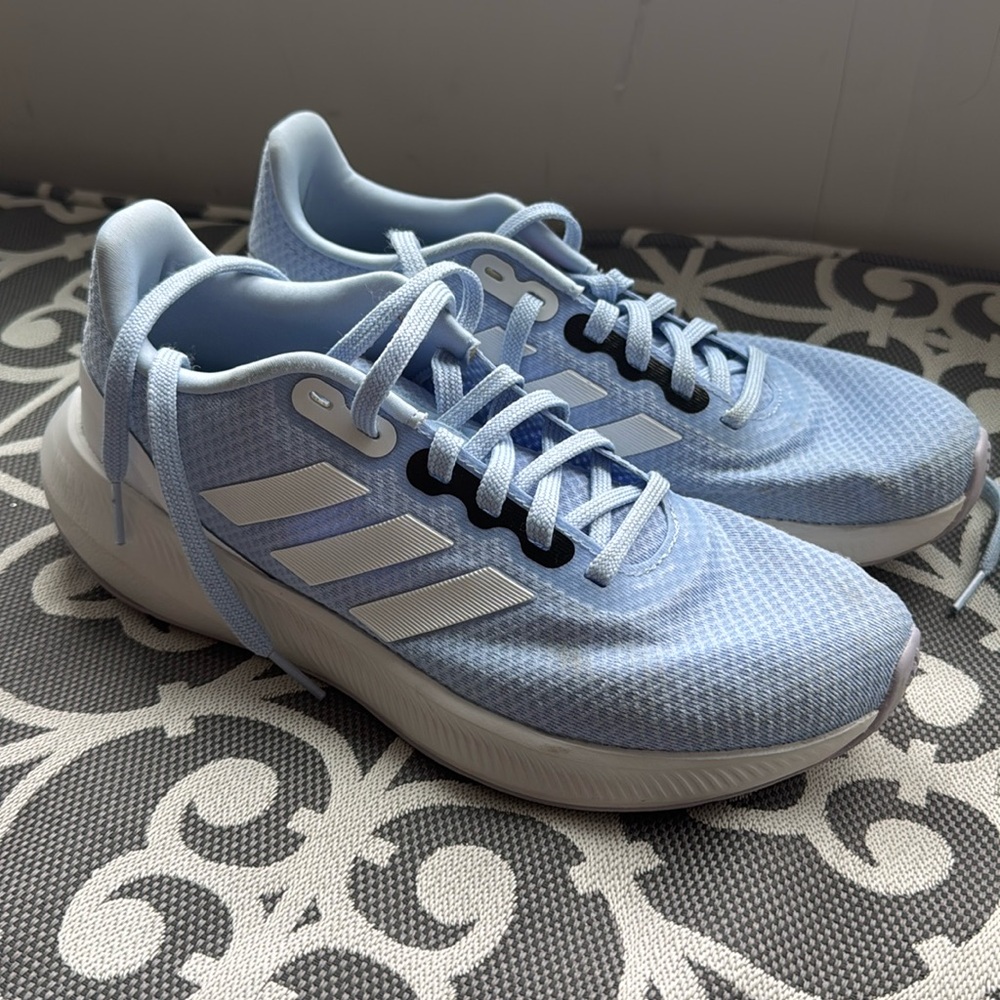 Women’s Adidas Cloud foam sneakers. Worn a few times.